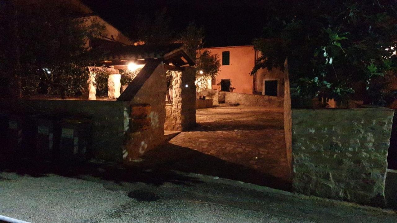 B&B I Martelli Trevi Bagian luar foto