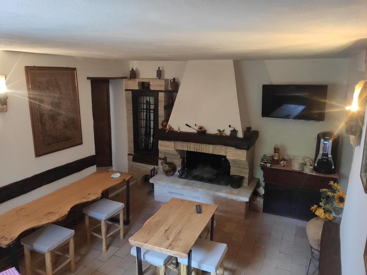 B&B I Martelli Trevi Bagian luar foto
